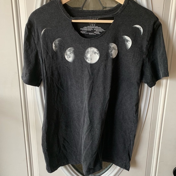 Mighty Fine Tops - moon phase distressed tee shirt size large